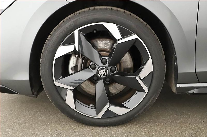 Škoda Superb (2025) 2.0 TDI, Sportline, HUD, Paměť - fotka 12 z 21