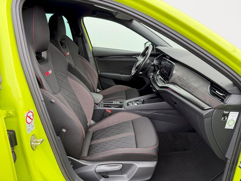 Škoda Octavia (2023) RS 2.0 TSI 180kW - fotka 29 z 35