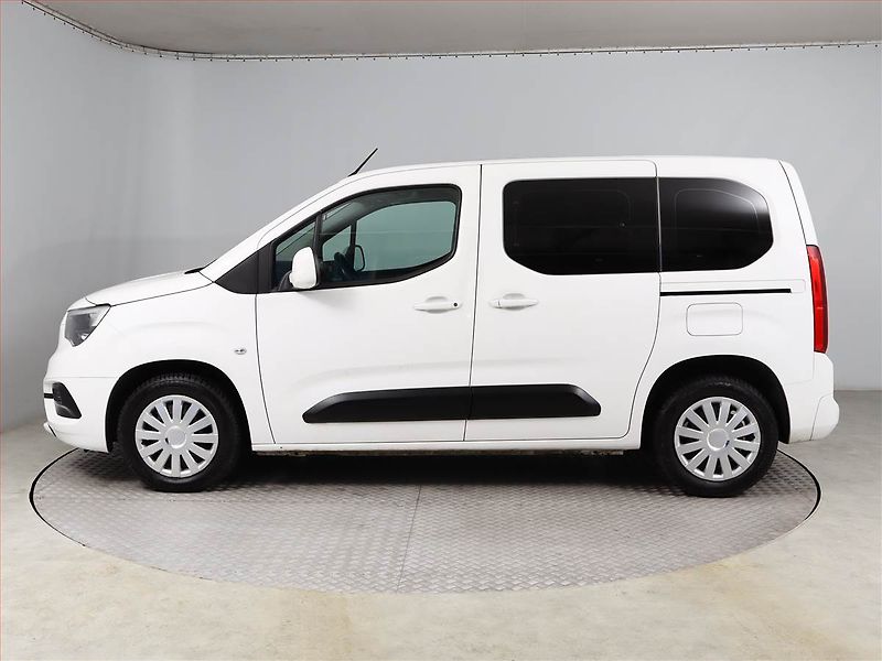 Opel Combo (2019) Enjoy 1.2 Turbo, 5Míst, ČR - fotka 3 z 13