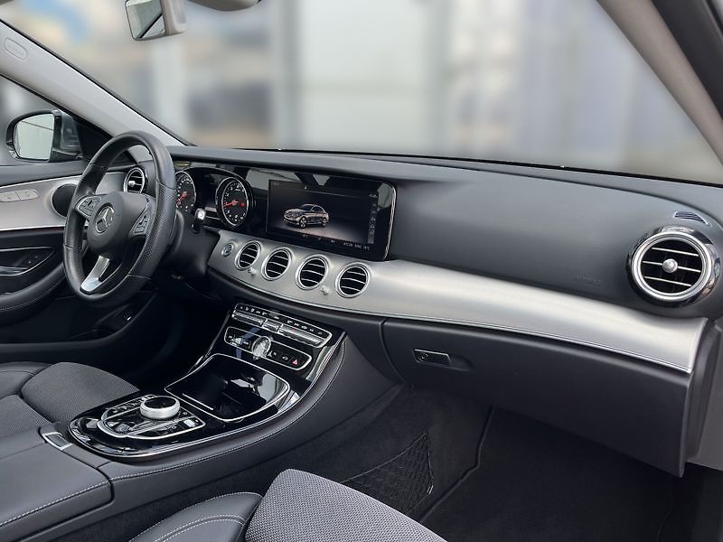 Mercedes-Benz Třídy E E-Třída 250 - fotka 15 z 23