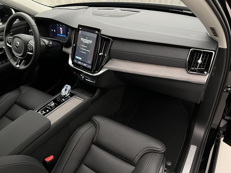 Volvo XC90 (2026) B5 AWD DARK PLUS - fotka 20 z 43