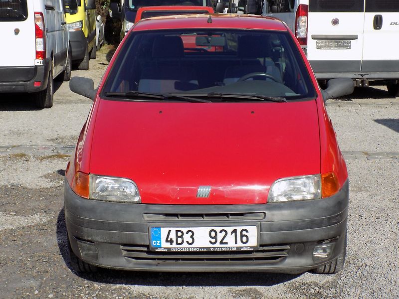 Fiat Punto 1,2I 54 KW SX CENTRÁL, KLIMA - fotka 3 z 30