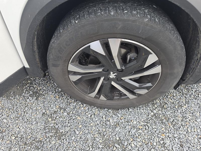 Peugeot 2008 1.2 T 96KW 54tkm  - fotka 6 z 25