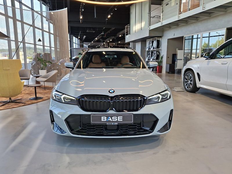 BMW Řada 3 320d xDrive Touring M-Sport - fotka 2 z 37