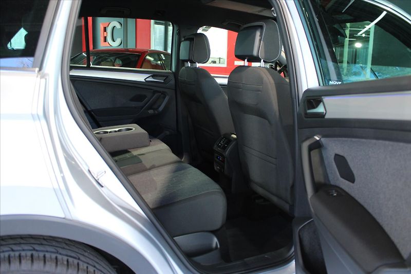 Volkswagen Tiguan TDi DSG 4MOTION IQ.Light/ACC/T - fotka 28 z 33