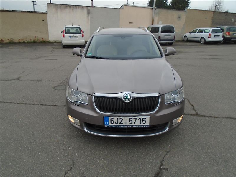 Škoda Superb 2,0   2.0.TDI-CR-125KW - fotka 7 z 28