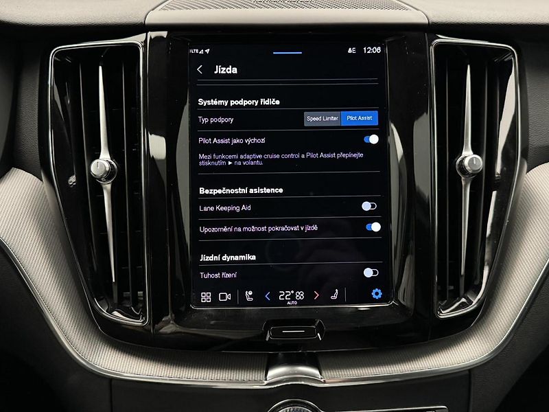 Volvo XC60 B4 AWD BRIGHT PLUS AUT - fotka 34 z 40