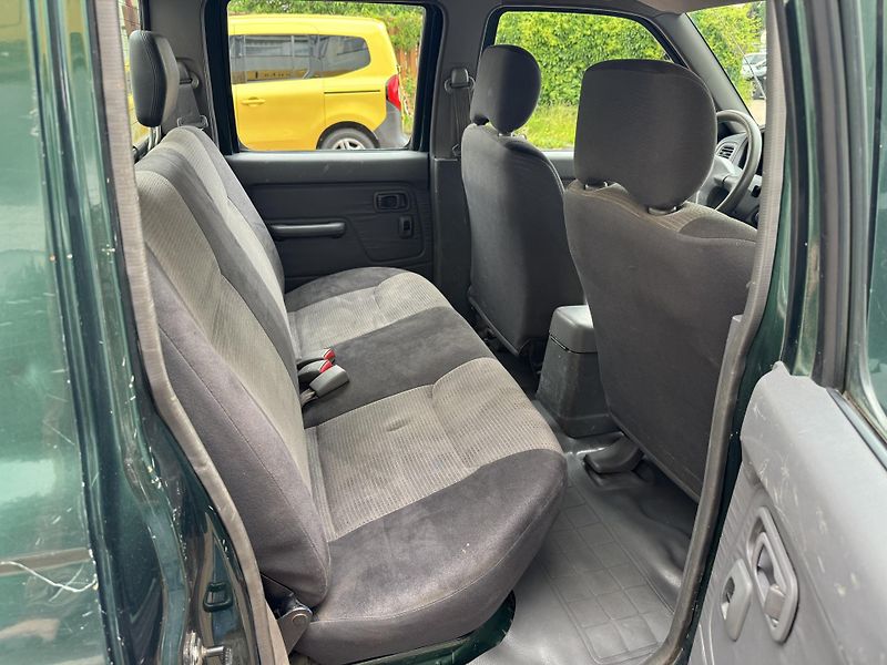 Nissan Navara (2009) původ ČR, DPH - fotka 29 z 32