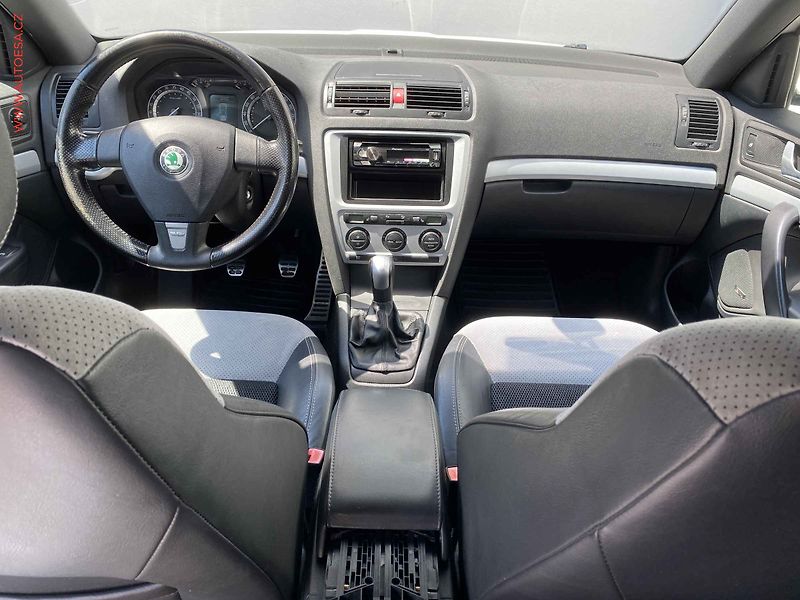 Škoda Octavia (2008) 2.0 TFSi, RS, šíbr - fotka 8 z 15