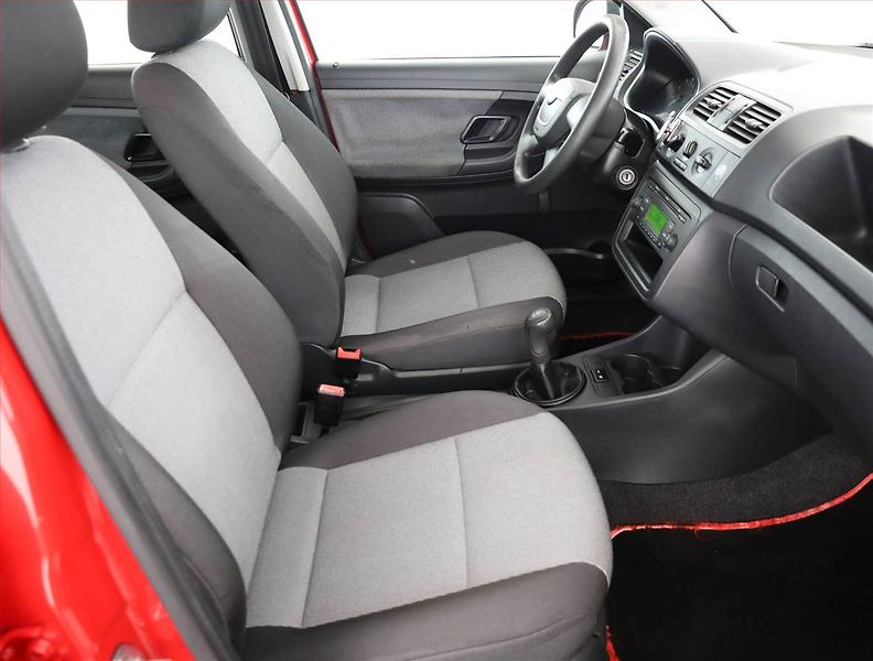 Škoda Fabia (2012) 1.2 12V, Park. senzory - fotka 7 z 12