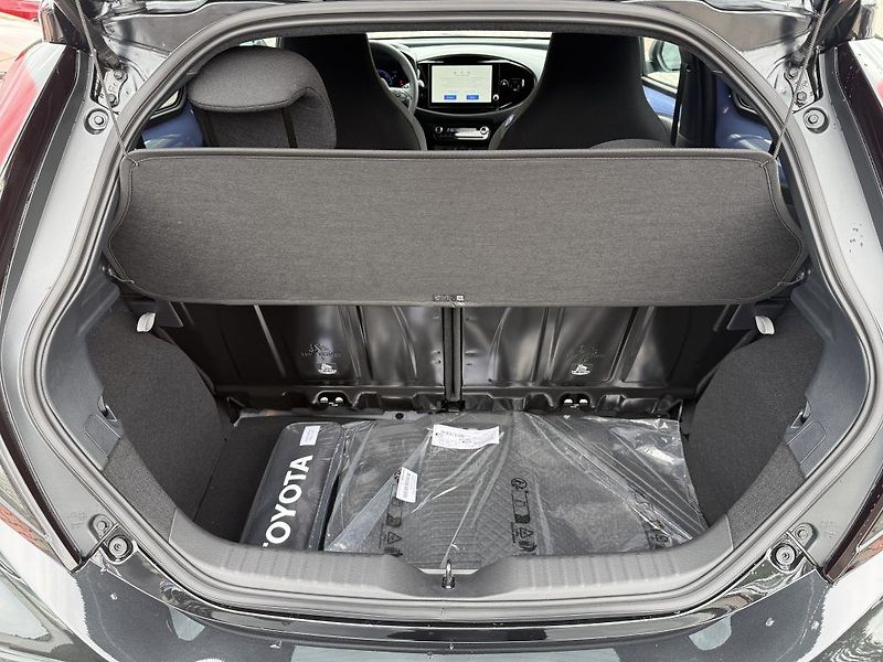 Toyota Aygo 1.5 Hybrid Executive - fotka 8 z 24