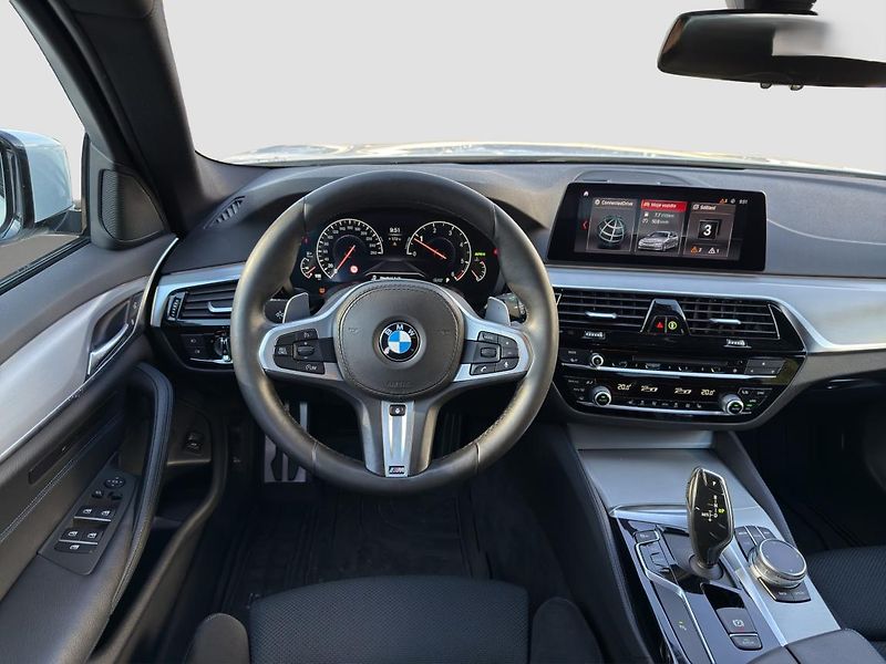BMW Řada 5 520d xDrive Touring - fotka 3 z 18