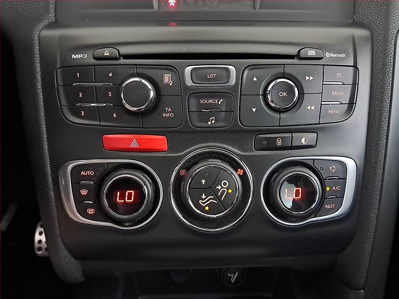 Citroën DS4 (2013) 1.6 e-HDi, ČR,1.maj - fotka 18 z 19