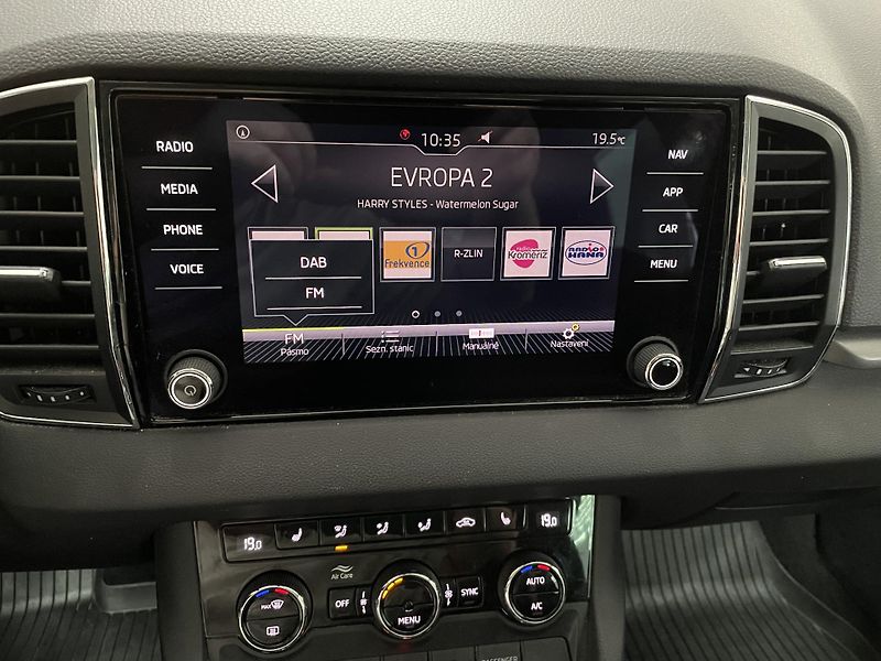 Škoda Karoq 1.5 TSi 125 YEARS ČR 1.MAJ SER - fotka 30 z 31