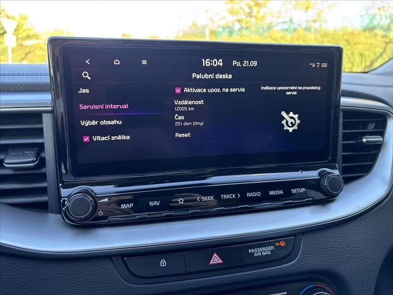 Kia Ceed 1,5 TGDi 118kW TOP ZÁRUKA NAVI - fotka 20 z 40