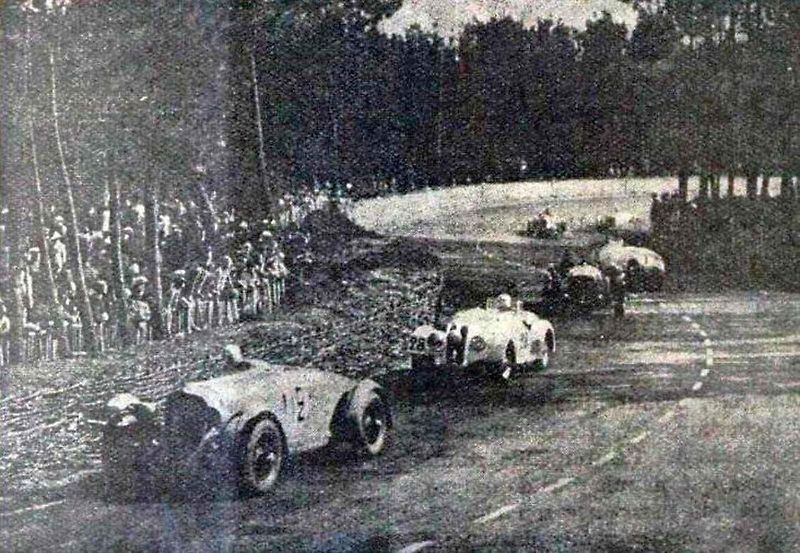 Vůz BMW 328 byl už od začátku navržený jako soutěžní model, který má dát bavorské značce sportovní image. Na snímku je BMW 328 z roku 1938 v Louwman Muzeu.