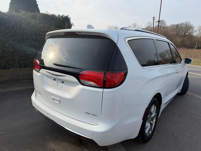 Chrysler Pacifica (2018) 3,6 RU Panorama Limited 2018 - fotka 4 z 20