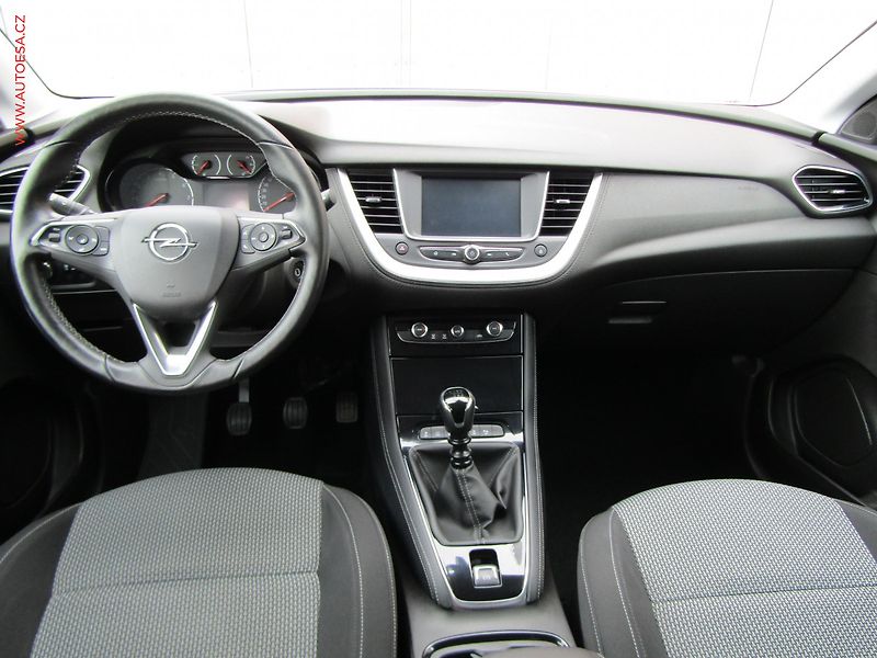 Opel Grandland X (2018) 1.2 PT, ČR, Edition - fotka 8 z 20