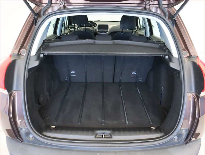 Peugeot 2008 (2013) 1.2 VTi, Serv.kniha, Navi - fotka 14 z 17