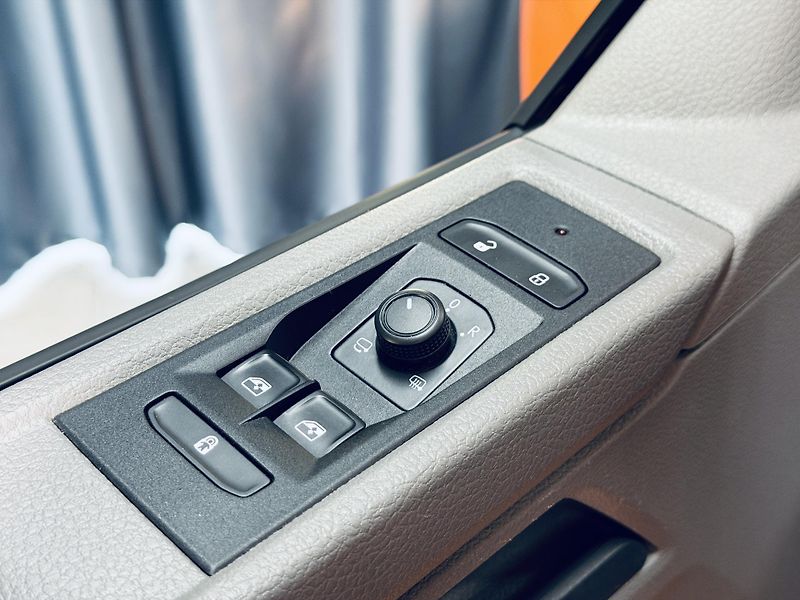 Volkswagen Transporter (2023) - fotka 13 z 34