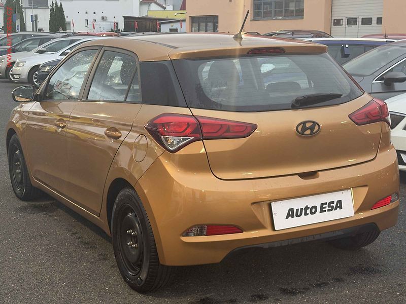 Hyundai i20 (2016) 1.2i, 1.maj,ČR, Family+ Club - fotka 6 z 15