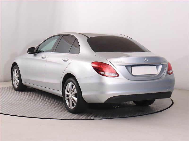 Mercedes-Benz Třídy C (2018) Classic C 220 d 4MATIC - fotka 4 z 21