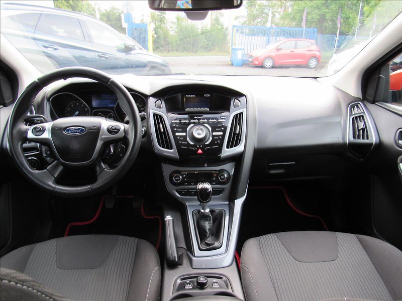 Ford Focus 1,0 EcoBoost 92kW - fotka 11 z 31