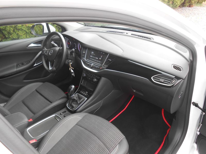 Opel Astra 1.2,KAMERA,NAVI,62TKm - fotka 15 z 38