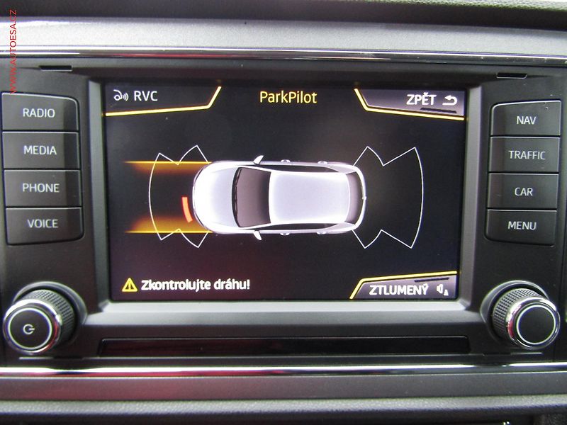 Seat Leon (2016) 2.0TDi, LED, navi - fotka 16 z 19
