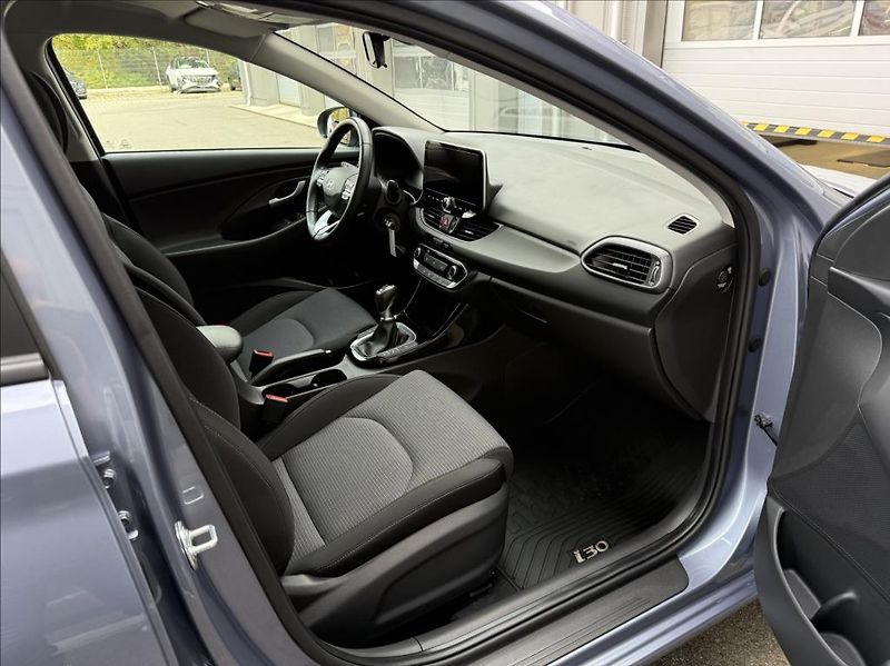 Hyundai i30 1,5 DPi  HB FL Family Cllimate - fotka 12 z 25