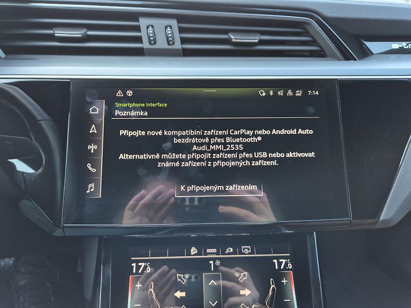 Audi e-tron 55 QUATTRO 300kw S LINE SOH92% - fotka 32 z 44