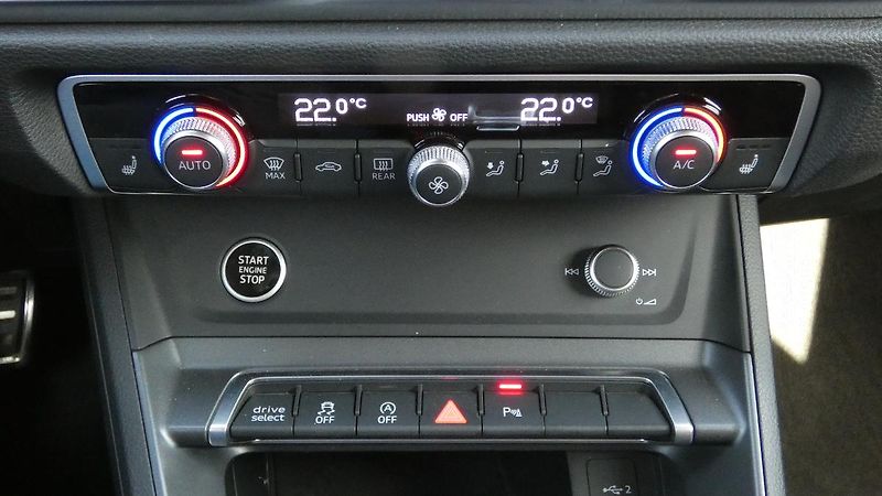 Audi Q3 Sportback 40 TFSI quattro S li - fotka 17 z 23