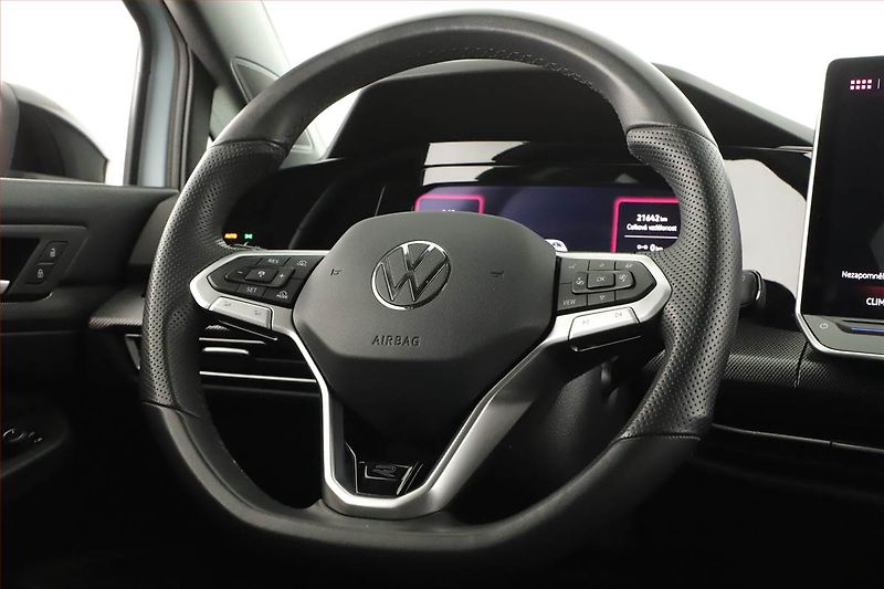 Volkswagen Golf (2024) R-Line 1.5 TSI - fotka 20 z 22