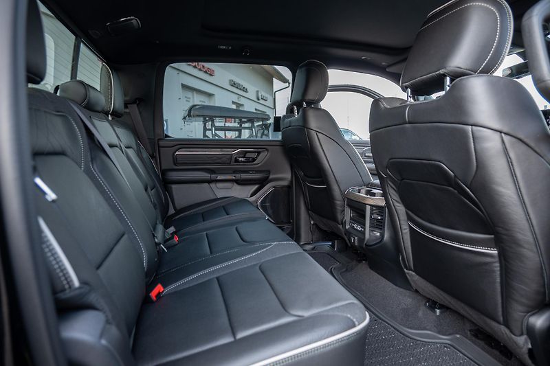 Dodge RAM (2025) 1500 LIMITED 3.0l - fotka 14 z 15