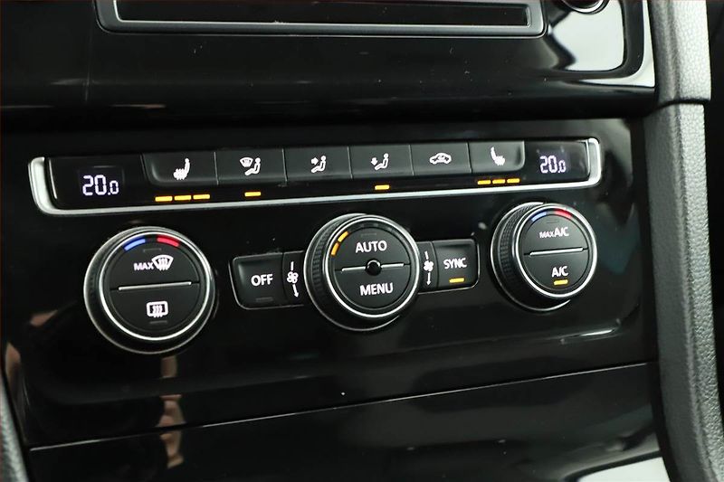 Volkswagen Golf (2016) 2.0 TDI, Xenony, Tempomat - fotka 15 z 18