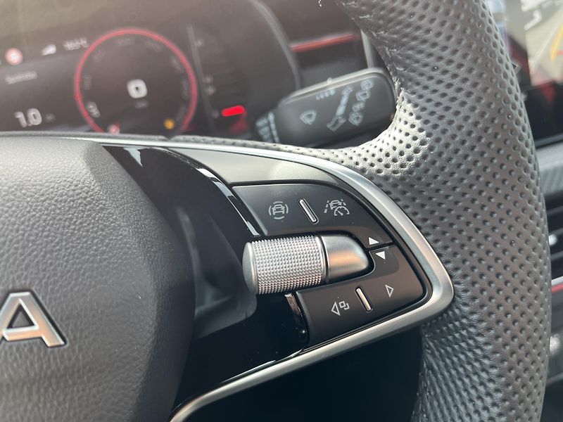 Škoda Scala MONTE CARLO 1.0TSI 85kW - fotka 14 z 24