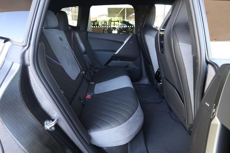 BMW iX xDrive45 - fotka 6 z 17