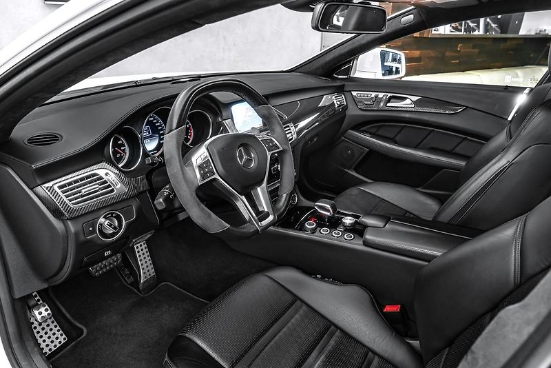Mercedes-Benz CLS 63 AMG 4M, Designo Carbon H&K - fotka 14 z 28