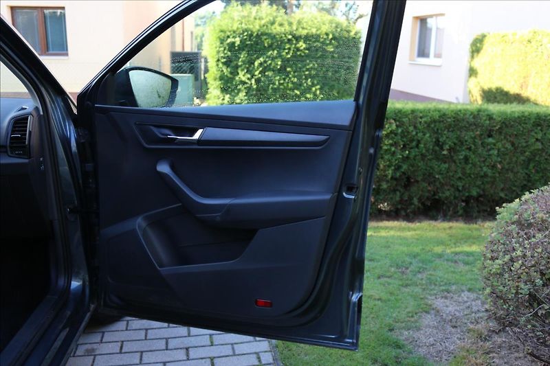 Škoda Karoq 1,0 85kW, ČR, 45000 KM - fotka 23 z 36