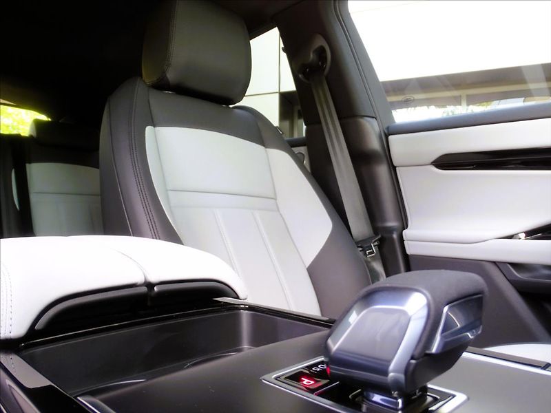 Land Rover Range Rover Evoque (2026) 2,0 D165 DYNAMIC SE AWD - fotka 21 z 25