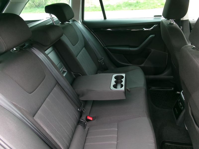 Škoda Octavia (2019) 1,5TSI DSG AC TEMP ČR - fotka 13 z 36