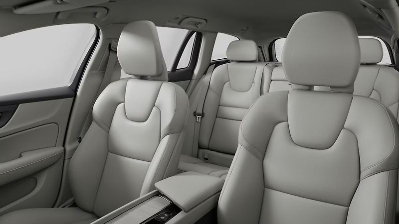 Volvo V60 (2026) PLUS DARK, B4, 145+10 kW / 197 - fotka 9 z 13