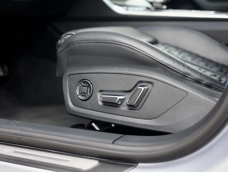 Audi RS 6 (2023) 4.0 TFSI V8 quattro Exclusive - fotka 29 z 49