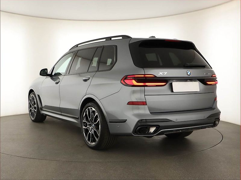 BMW X7 (2025) xDrive40d - fotka 4 z 31