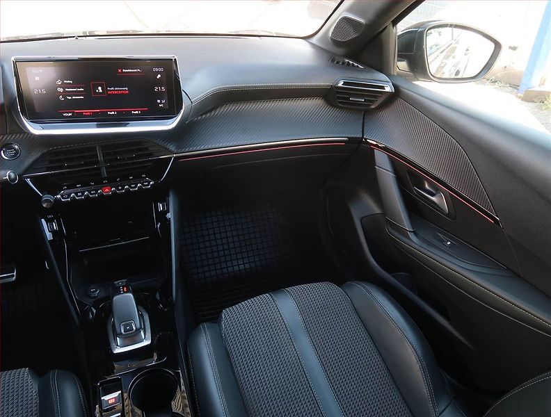 Peugeot 208 (2020) GT Pack 1.2 PureTech, Automat - fotka 8 z 21