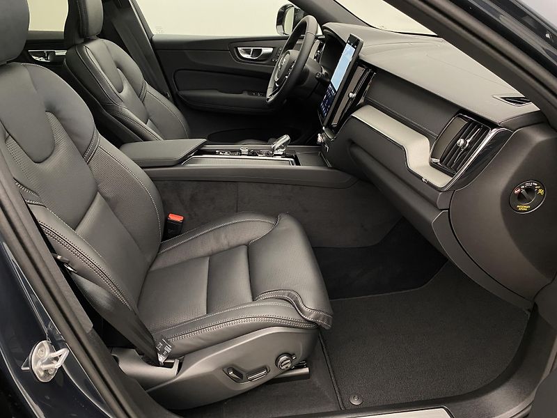 Volvo XC60 (2026) B5 AWD AUT ULTRA BLACK EDITION - fotka 22 z 70