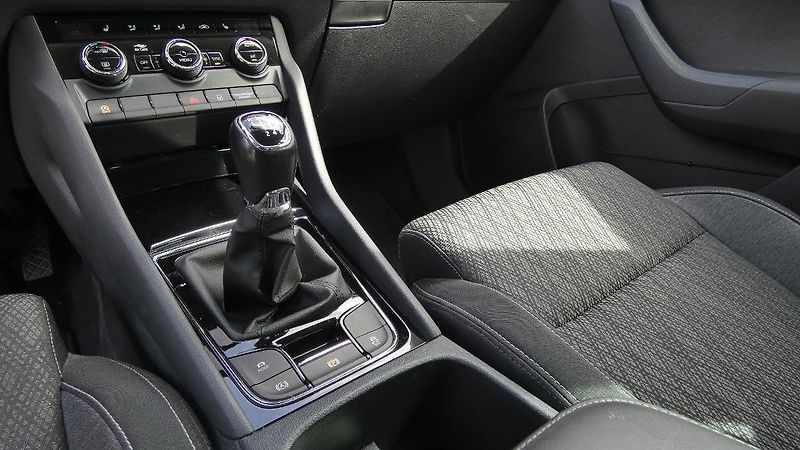 Škoda Karoq 2.0 TDI 110 kW Style - fotka 6 z 23