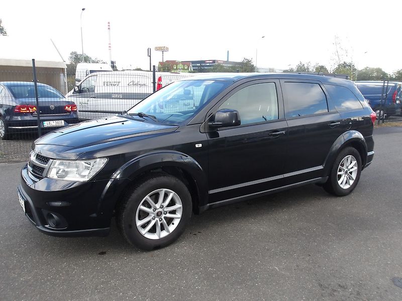 Fiat Freemont 2,4i LPG+BENZIN ! AUT ! 7 MÍST - fotka 2 z 33