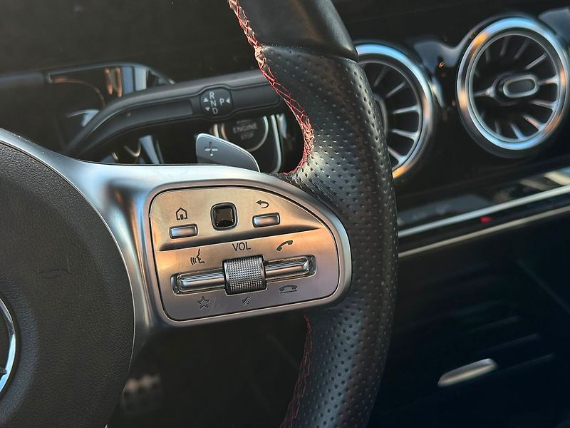 Mercedes-Benz Třídy B 180d AMG - fotka 17 z 24