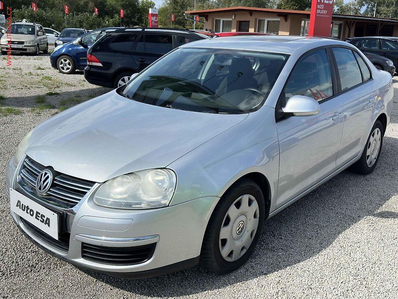 Volkswagen Jetta (2006) 1.6i, servis.kniha, AC - fotka 3 z 17